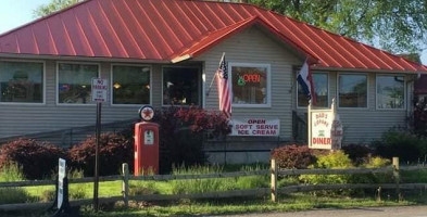 Dad's Copake Diner food