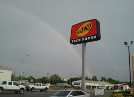 Taco Bueno outside