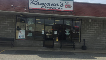 Romano's Pizzeria outside