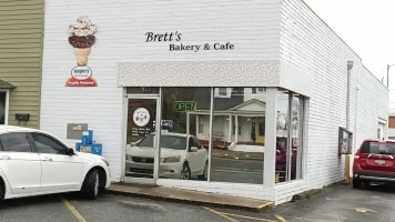 Brett's Bakery Cafe outside