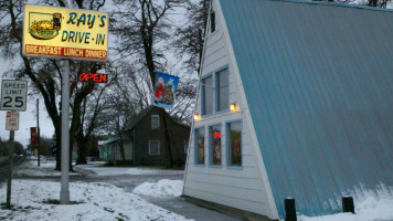 Ray's Drive In outside