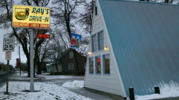 Ray's Drive In food