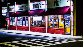 Woody's Pizza food