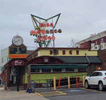 Miss Florence Diner inside