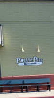 Polly's Pies Bakery outside