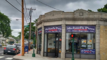 Michael's Pizza inside