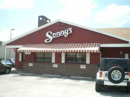 Sonny's Bbq outside