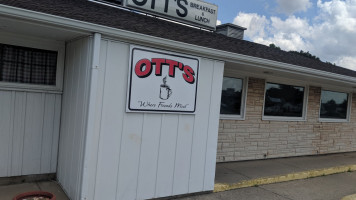 Ott's Drive In food