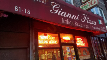 Gianni's Pizza food