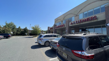 Four Corners Kosher Bagel Cafe outside