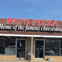 Pat's Pizza outside