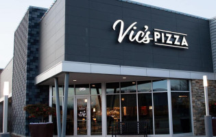 Vic's Pizza food