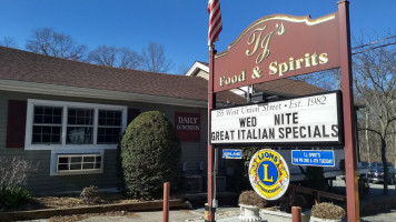 Tj's Food Spirits outside