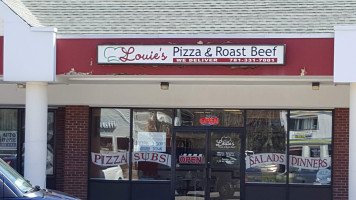 Louie’s Pizza Roast Beef outside