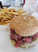 Louie’s Pizza Roast Beef food