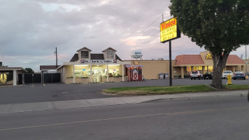 Bj’s Coffee Barn outside