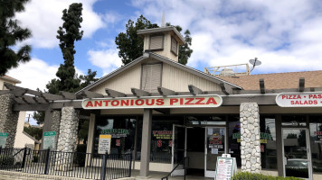 Antonious Pizza food