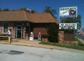 Cahill's Family Pancake House food