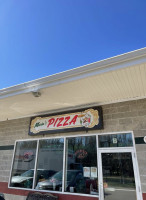 Maria's Pizza Subs outside