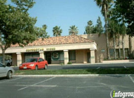 Yummy Donuts Sub outside