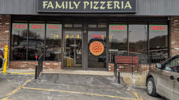 Family Pizzeria food