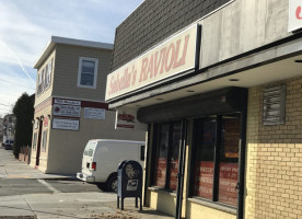 Sabella's Ravioli outside