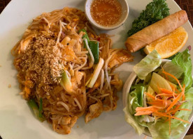 Jit's Thai Bistro food