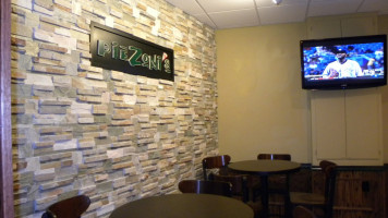 Piezoni's Pizza food