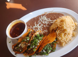 Rose’s Taqueria food