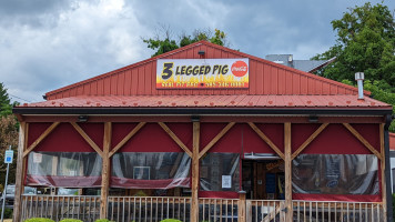 3 Legged Pig Bbq Real Pit Bbq food