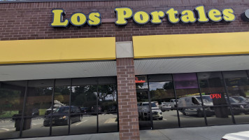 Los Portales outside