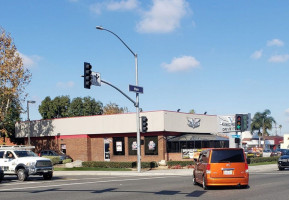 Victory Diner outside