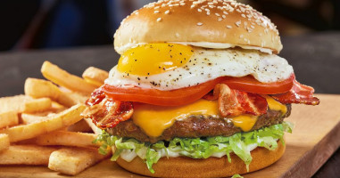 Red Robin Gourmet Burgers And Brews food