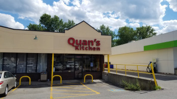 Quan's Kitchen outside