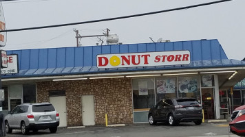 Donut Storr outside