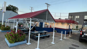 Zesto Drive-In outside