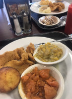 Alma Jean's Southern Kookin food