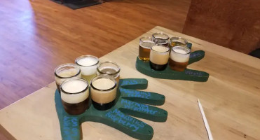 5 Arch Brewing Co food