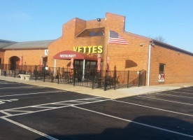 Vette's Restaurant Bar outside