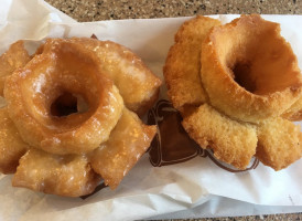 Donut King's food