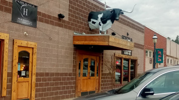 Longhorn Saloon Grill outside