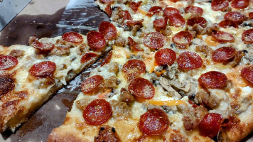 Cantoni’s Pizza food