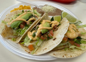 Tacos El Gallo food