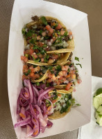 Tacos El Gallo food