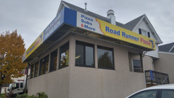 Road Runner Pizza food