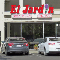 El Jardín outside