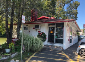 Lakeside Diner outside