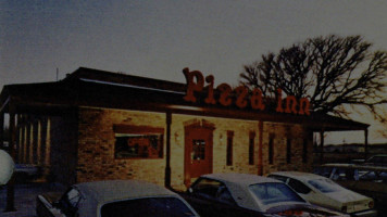 Pizza Inn outside