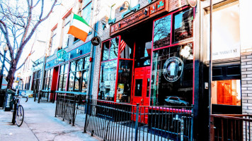 Nallen's Irish Pub outside