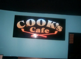 Cook's Cafe food